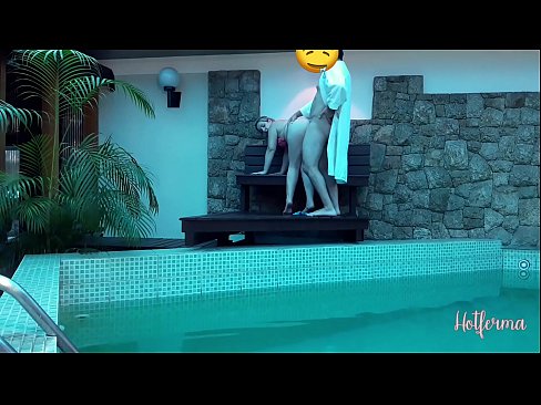 ❤️ Bulla ancillam ad piscinam invitat, sed fervido resistere non potuit Hard porn at porn la.zoomporno.ru